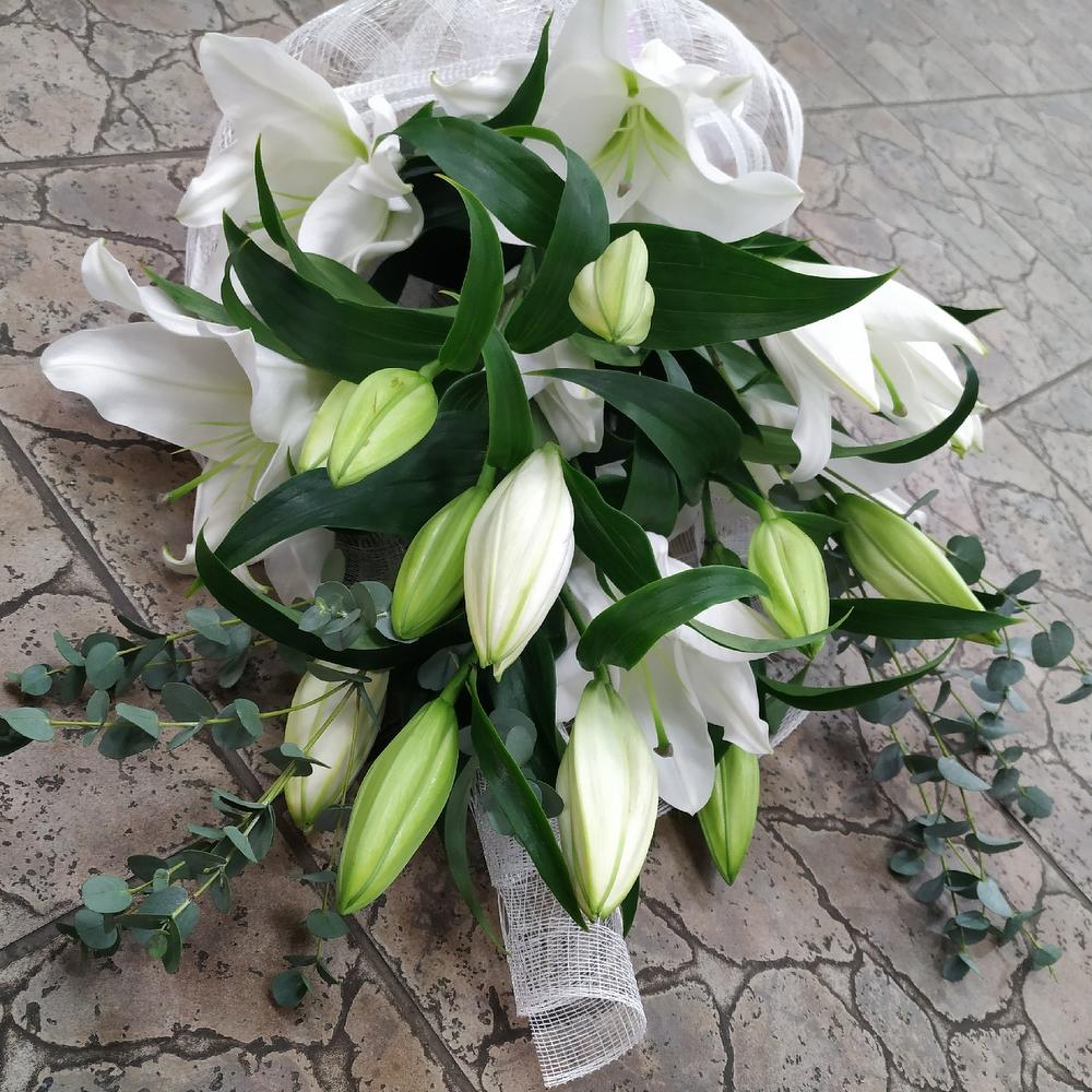 Букет белых лилий 