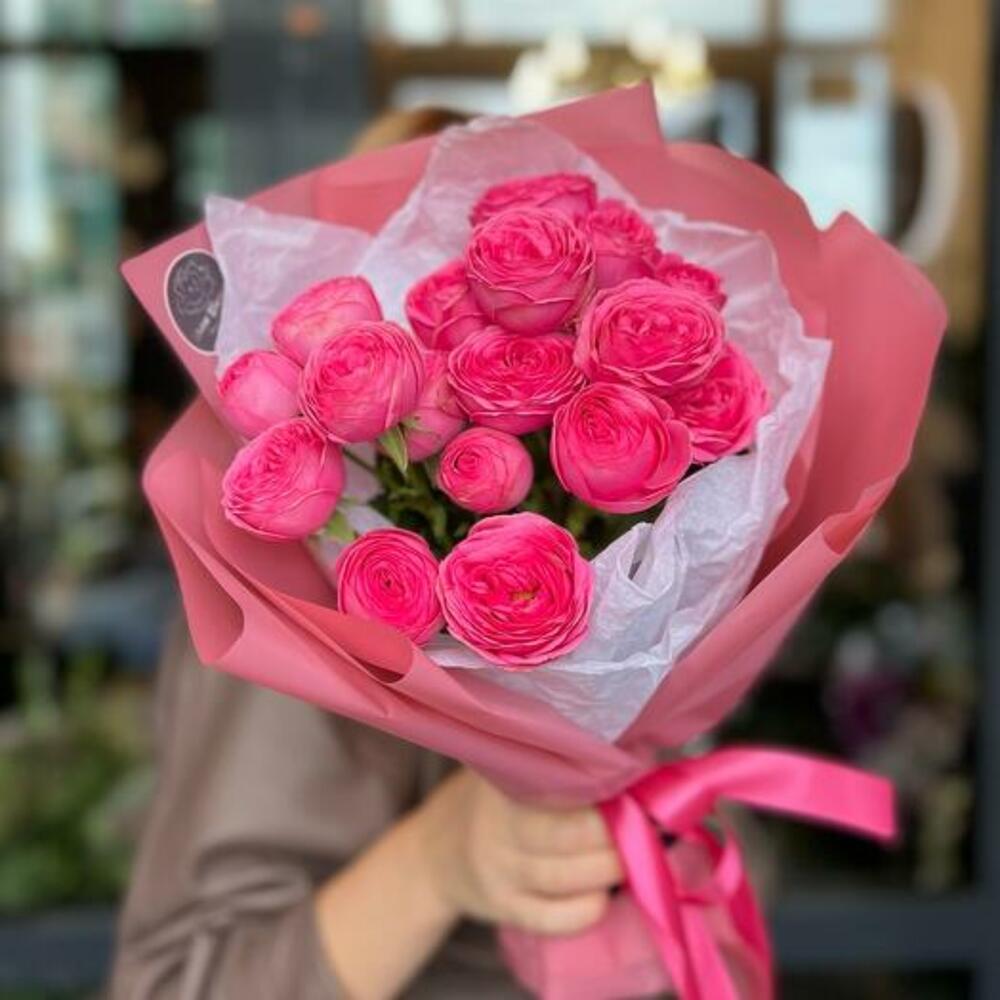 Букет из кустовой пионовидной розы 