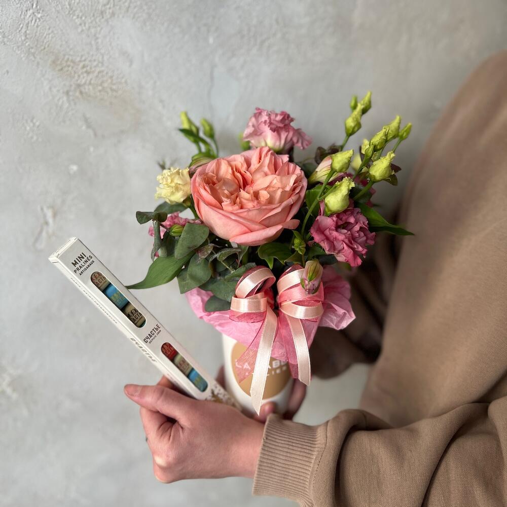 Цветочный комплимент с шоколадом 