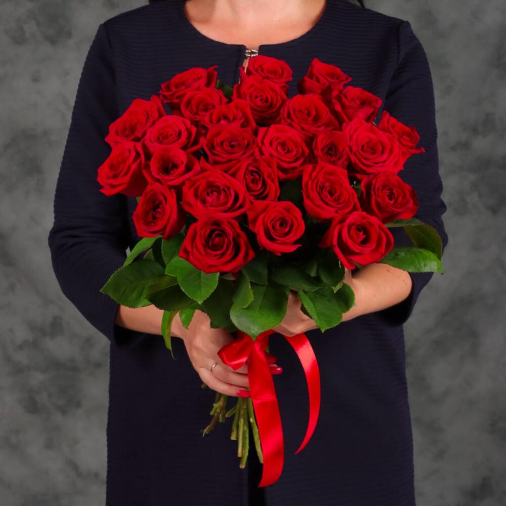 25 красных роз