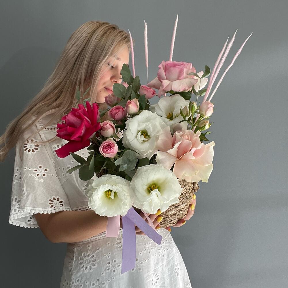 Комплимент, цветы в кашпо