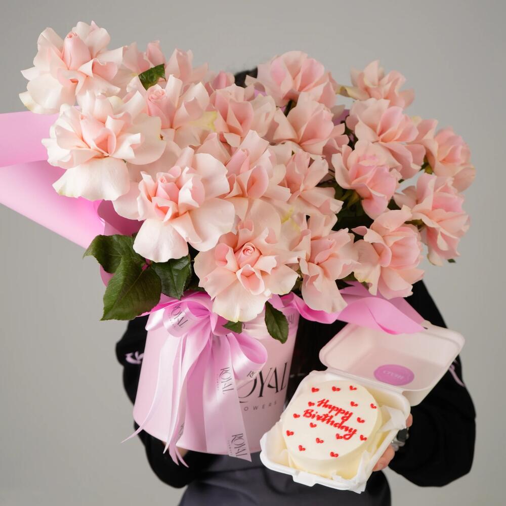 Комбо 19 роз и бенто тортик