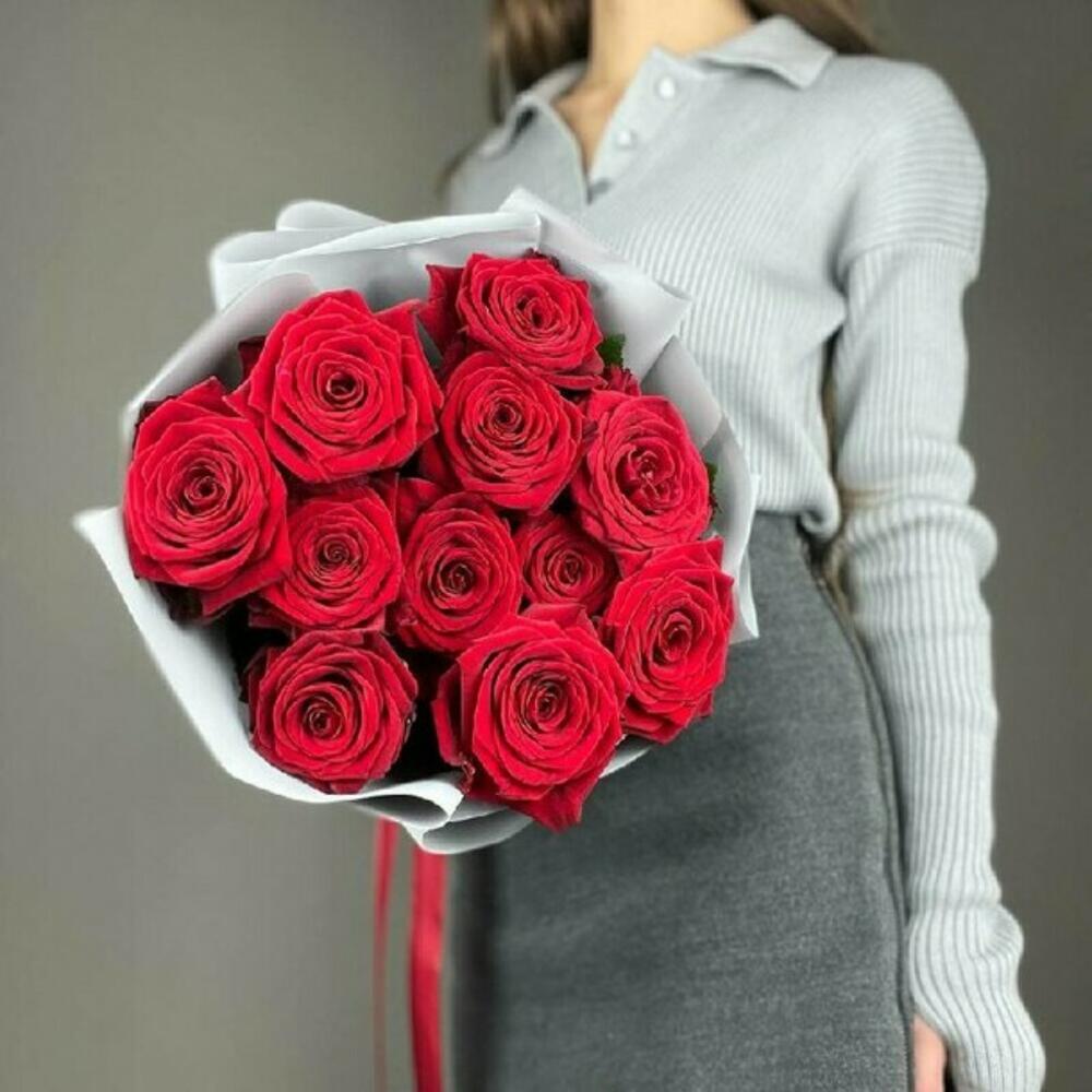 11 красных роз с оформлением Киев